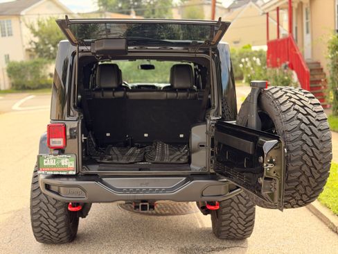 Used 2014 Jeep Wrangler Unlimited Rubicon AWD/4WD image 7