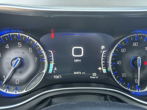 Used 2025 Chrysler Pacifica Limited FWD image 33