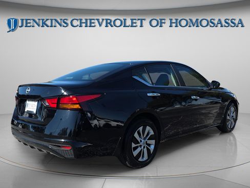 Used 2023 Nissan Altima 2.5 S image 3