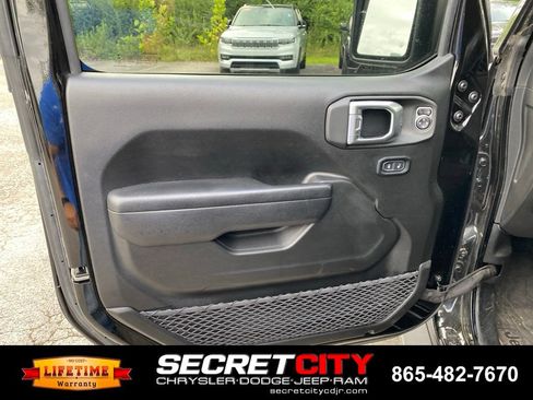 Used 2023 Jeep Wrangler Unlimited w/ Sun & Screen Package AWD/4WD image 14