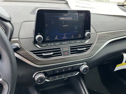 New 2025 Nissan Altima 2.5 SV image 10