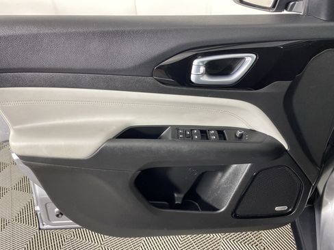 Used 2022 Jeep Compass Limited w/ Sun and Sound Group image 15