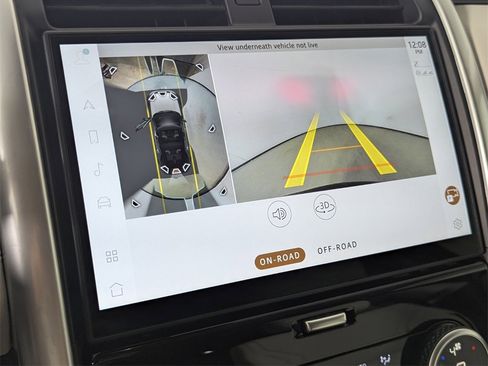 Used 2025 Land Rover Discovery S image 27