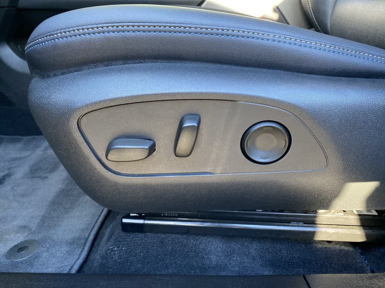 Used 2024 Chevrolet Equinox EV LT AWD/4WD image 14