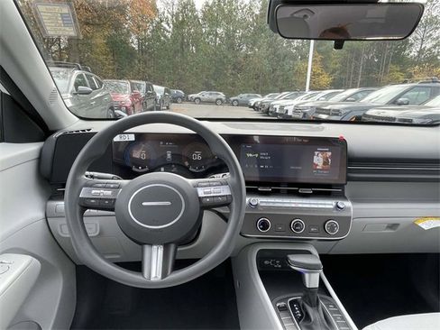 Certified 2025 Hyundai Kona SE image 9