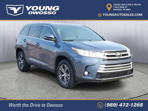 Used 2018 Toyota Highlander Plus FWD image 2