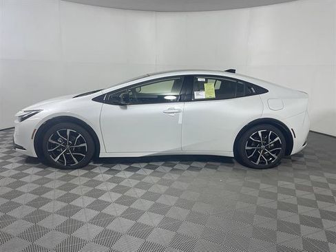 New 2026 Toyota Prius Plug-In Hybrid FWD image 4