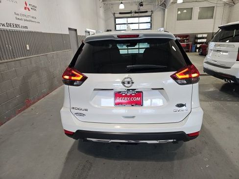 Used 2019 Nissan Rogue SV image 4
