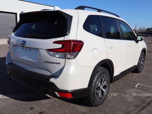 Used 2021 Subaru Forester Premium AWD/4WD image 3