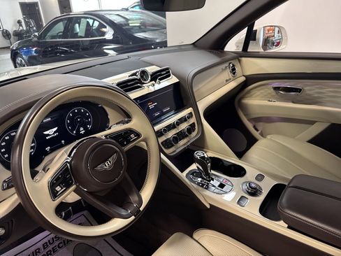 Used 2023 Bentley Bentayga Extended Wheelbase AWD/4WD image 20