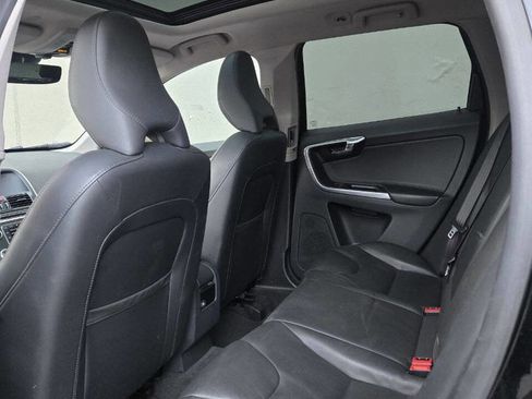 Used 2016 Volvo XC60 T5 Premier image 11