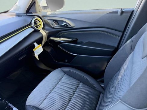New 2026 Chevrolet Trax LT w/ Driver Confidence Package FWD image 19