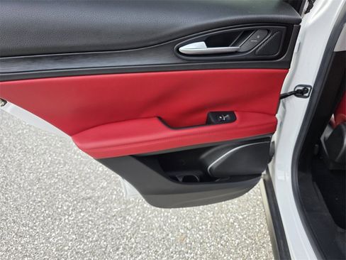 Used 2019 Alfa Romeo Stelvio w/ Nero Edizione image 15