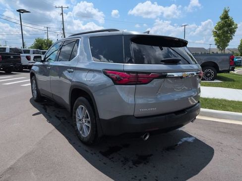 Used 2023 Chevrolet Traverse LT FWD image 3