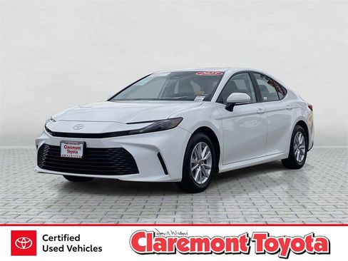 Certified 2025 Toyota Camry LE image 1