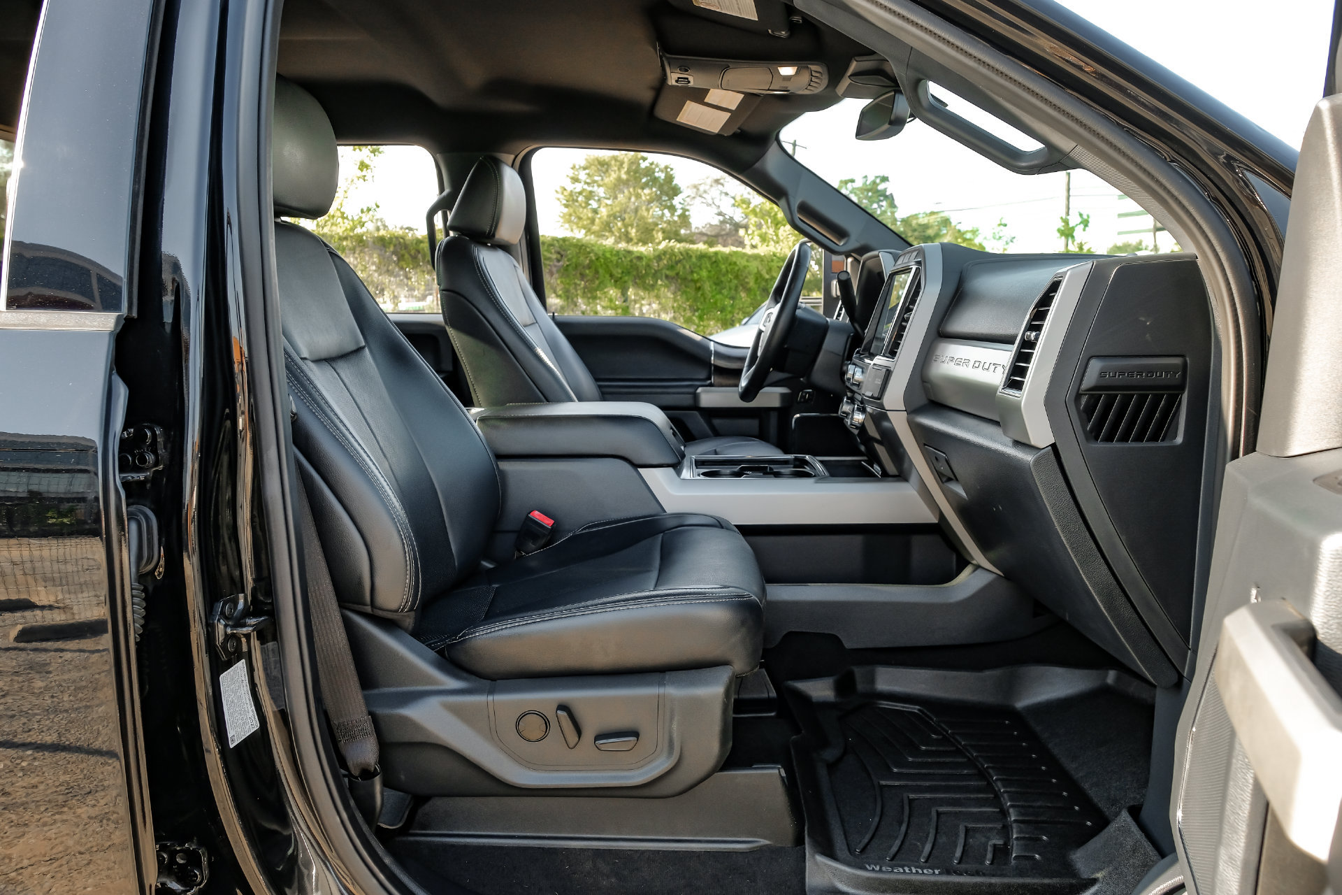 Used 2022 Ford F350 Lariat w/ Black Appearance Package AWD/4WD image 41