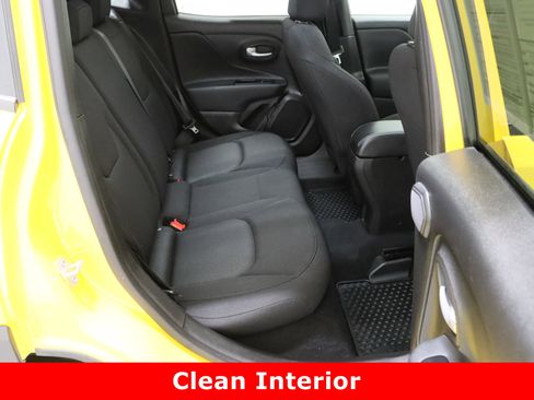 Used 2023 Jeep Renegade Latitude w/ Sun & Fun Group image 32