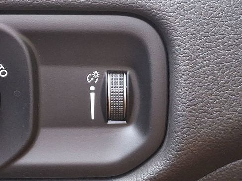 Used 2024 RAM 2500 Tradesman w/ Chrome Appearance Group image 22