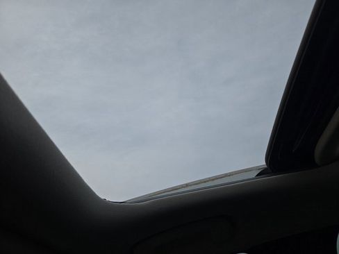 Used 2020 Toyota Corolla LE image 16