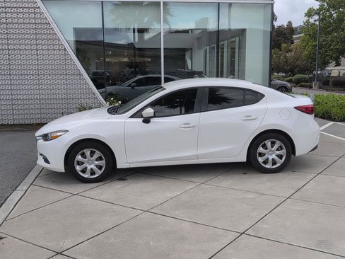 Used 2018 MAZDA MAZDA3 Sport image 9