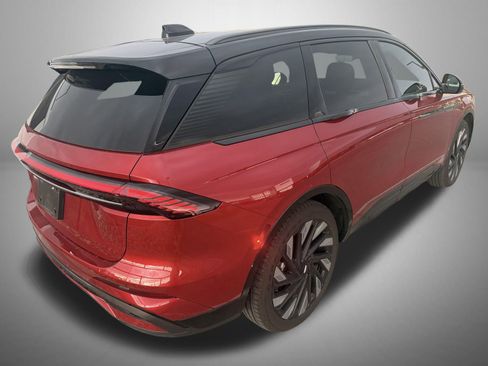 Used 2025 Lincoln Nautilus Reserve image 3