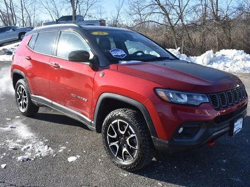Used 2025 Jeep Compass Trailhawk AWD/4WD image 11