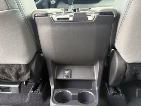 Used 2024 Toyota Sienna XLE w/ XLE Plus Package AWD/4WD image 25