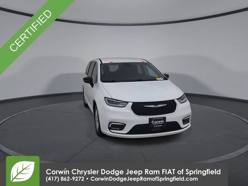Used 2024 Chrysler Pacifica Touring-L FWD image 4