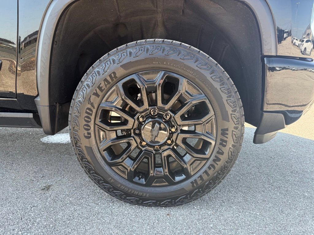 Used 2026 Chevrolet Silverado 2500 High Country w/ Midnight Edition AWD/4WD image 17
