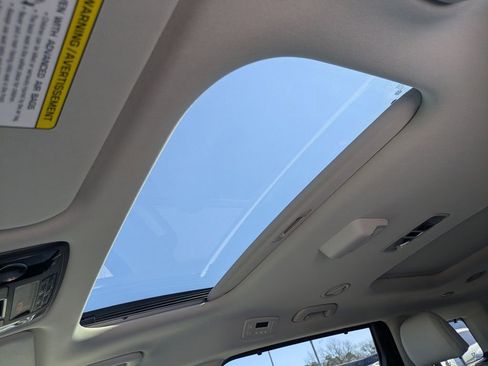 Used 2025 Kia Carnival SX image 20