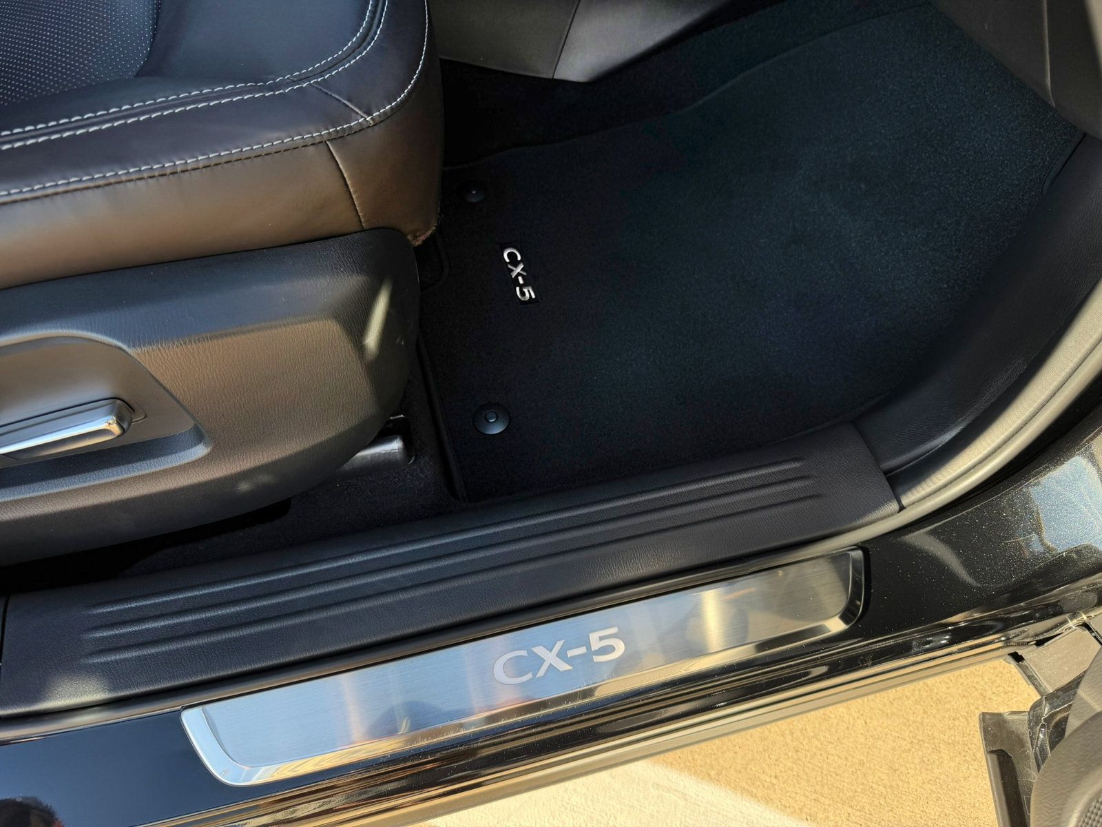 Used 2025 MAZDA CX-5 Signature AWD/4WD image 14