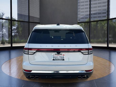 Used 2025 Lincoln Aviator 2WD image 4