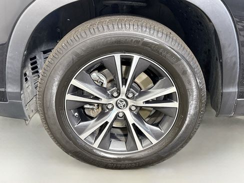 Used 2019 Toyota Highlander LE image 37