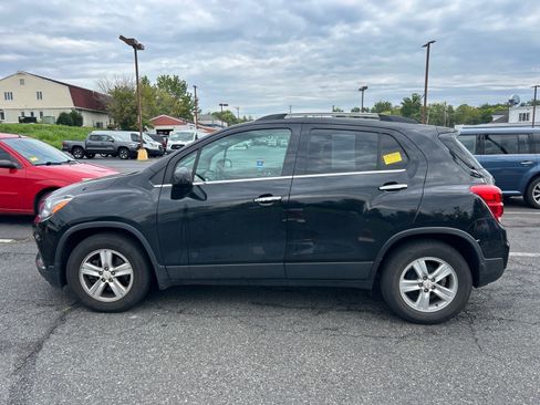 Used 2019 Chevrolet Trax LT w/ LT Convenience Package FWD image 8
