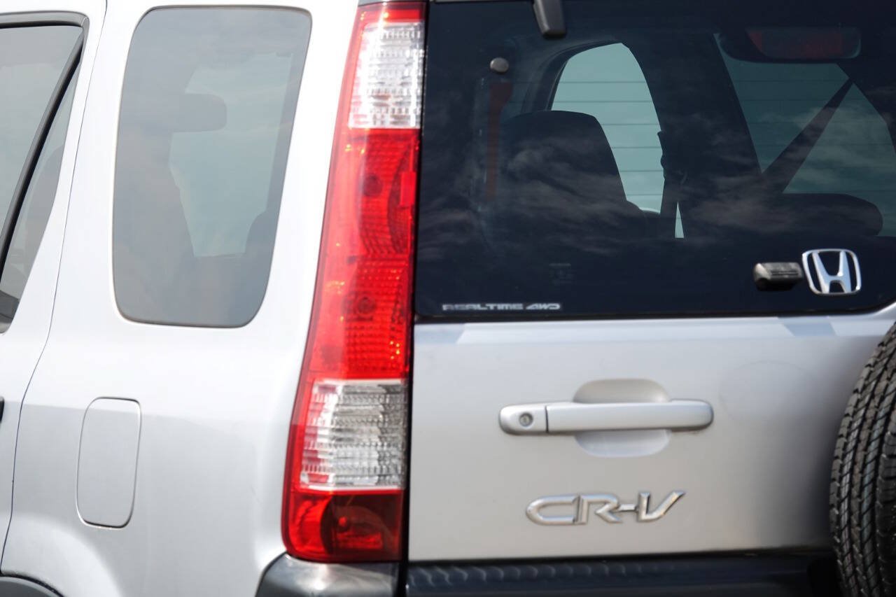 Used 2005 Honda CR-V EX image 32