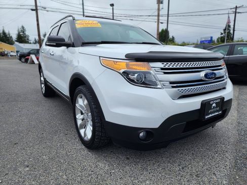 Used 2014 Ford Explorer XLT w/ Equipment Group 202A AWD/4WD image 3