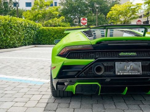 Used 2021 Lamborghini Huracan EVO RWD image 24