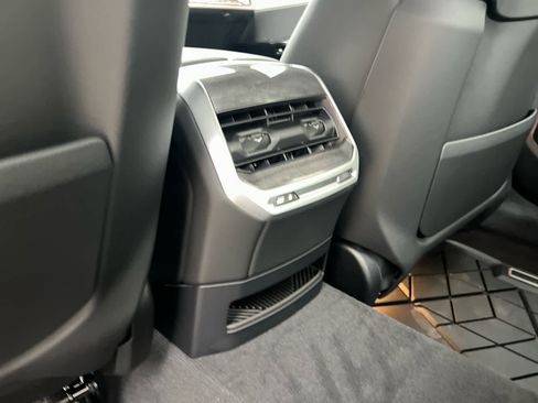 Used 2025 BMW 740i xDrive w/ Premium Package image 17