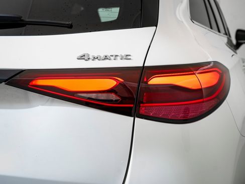 Certified 2025 Mercedes-Benz GLC 300 4MATIC image 9