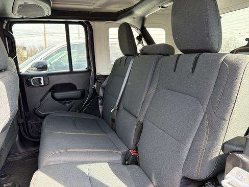 Used 2024 Jeep Wrangler Willys image 12