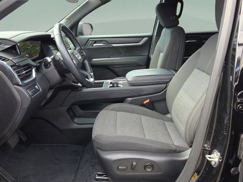 Used 2025 GMC Acadia Elevation image 8