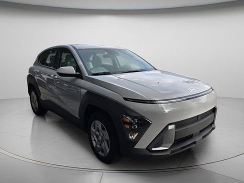 Used 2025 Hyundai Kona SE FWD image 4