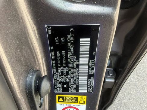 Used 2019 Toyota Highlander Plus AWD/4WD image 38