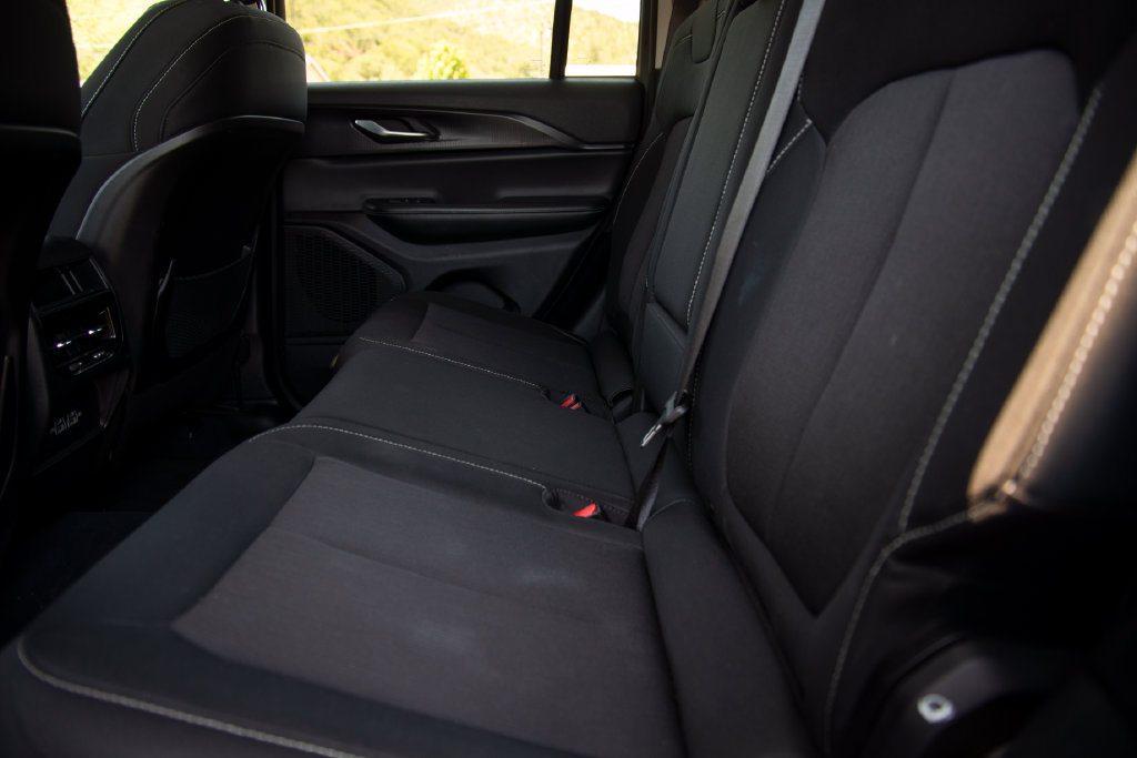 Used 2023 Jeep Grand Cherokee Laredo AWD/4WD image 12