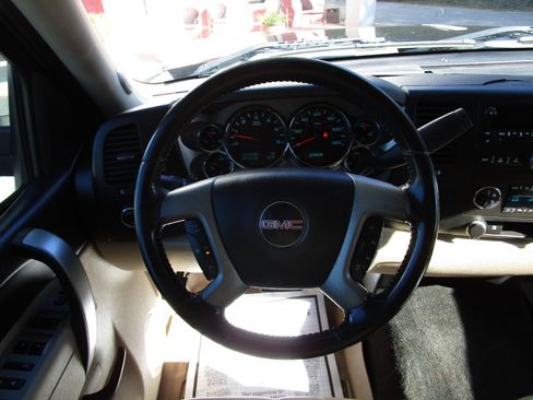 Used 2011 GMC Sierra 1500 SLE w/ Power Tech Package image 10