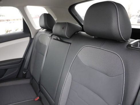 Used 2025 Volkswagen Taos SE image 13