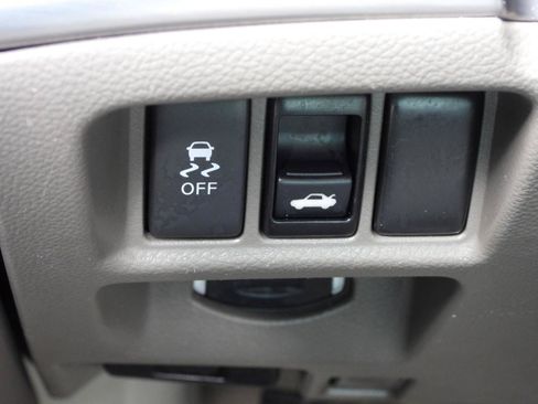 Used 2015 INFINITI Q40 w/ Moonroof Package RWD image 70