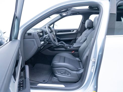 Certified 2025 Porsche Cayenne image 17
