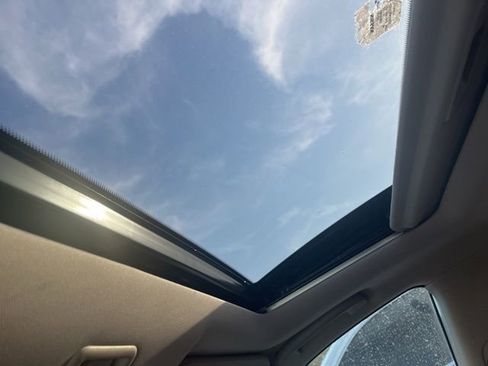 Used 2020 Nissan Pathfinder Platinum image 10