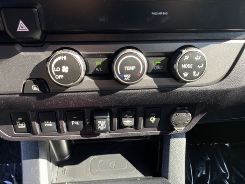 Used 2019 Toyota Tacoma TRD Sport w/ Exterior Package image 13